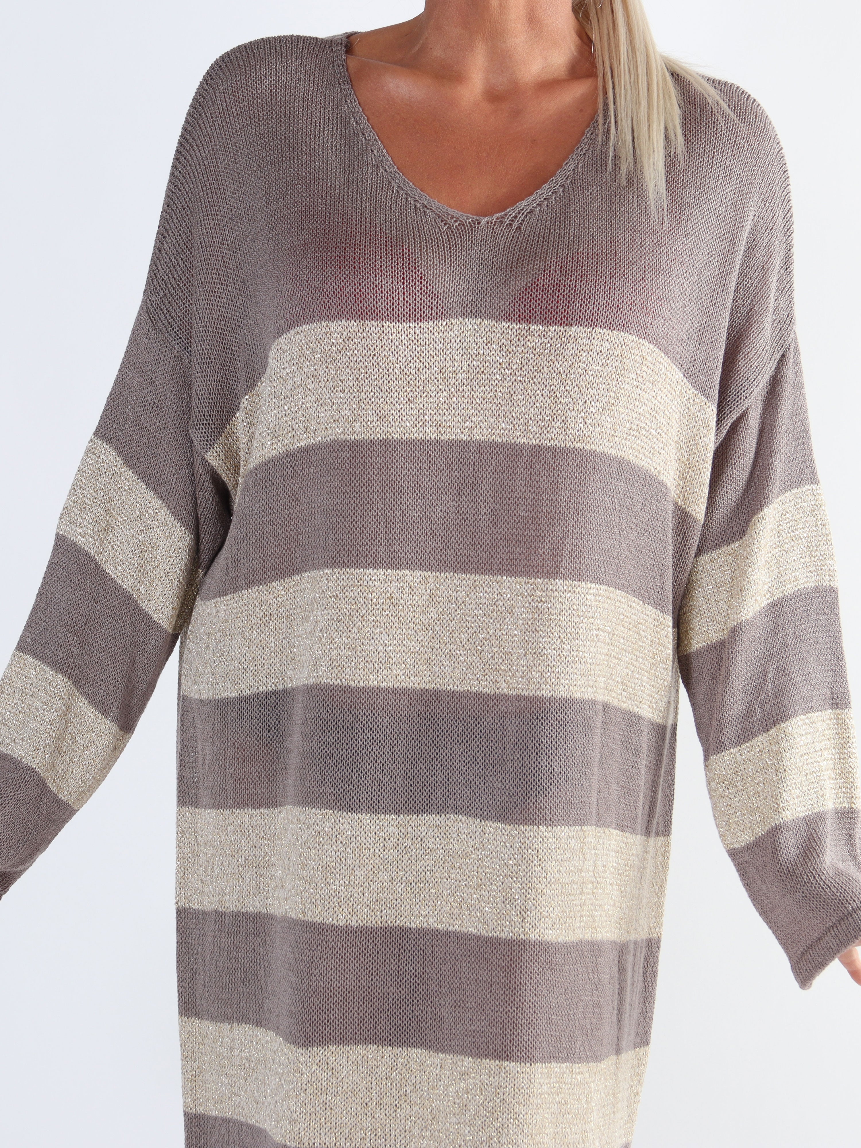 Dima Dress - Plus size stickad klänning i viskos med guld ränder